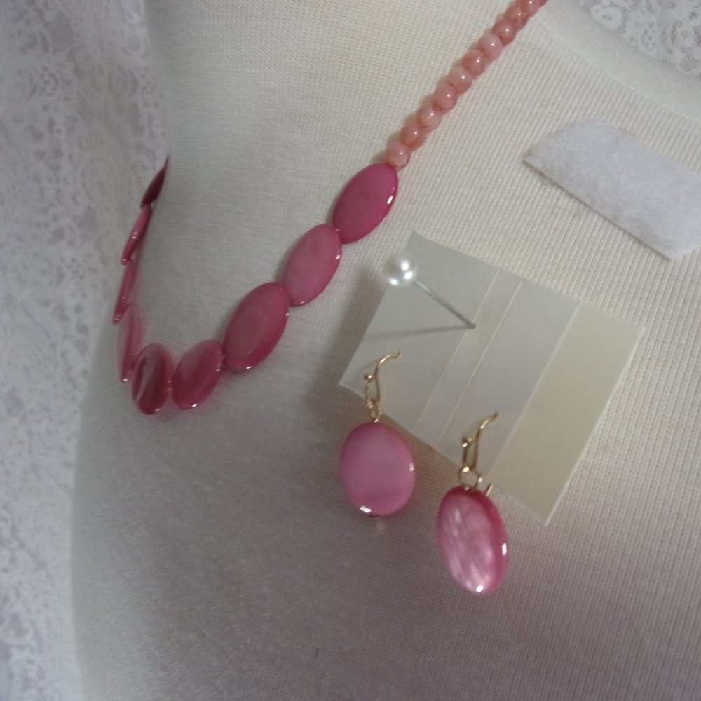 Pink Shell Necklace & Earring Set - Picture 2 of 3